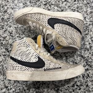 Nike Blazer Mid 77 (GS) Size 5Y Sneakers Alter Reveal DO7138 100 High Tops